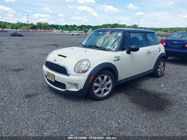 2010 MINI COOPER S WMWMF7C58ATZ70076 Photo 1
