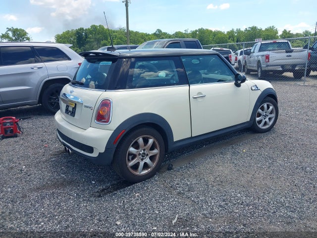 2010 MINI COOPER S WMWMF7C58ATZ70076 Photo 3