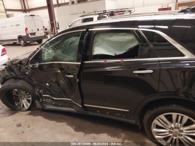 1GYKNFRS7JZ120256 Cadillac Xt5 Premium Luxury