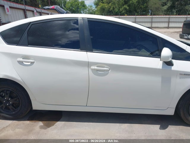 Toyota Prius Three 2014 JTDKN3DU5E0374202 Image 13