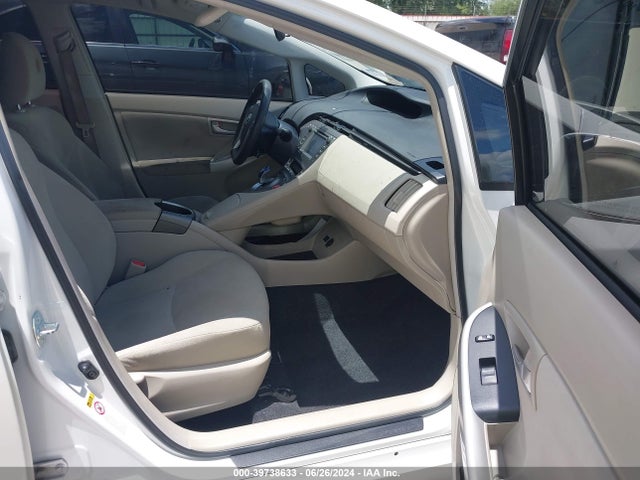 Toyota Prius Three 2014 JTDKN3DU5E0374202 Image 5