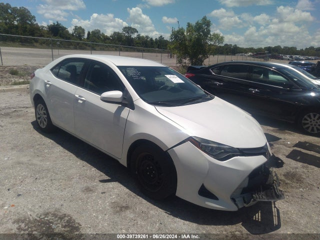 Toyota COROLLA LE 2018 5YFBURHE9JP783120 zdjęcie główne