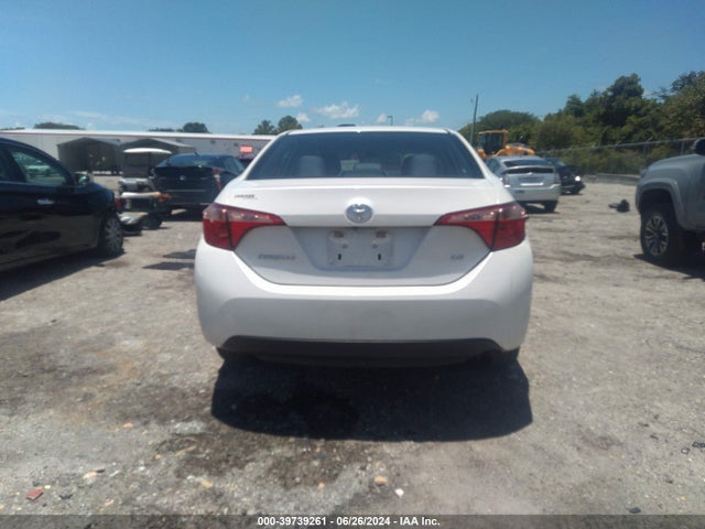 Toyota COROLLA LE 2018 5YFBURHE9JP783120 Image 16