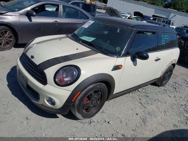 2011 MINI COOPER CLUBMAN WMWZF3C54BTX81733 Photo 1