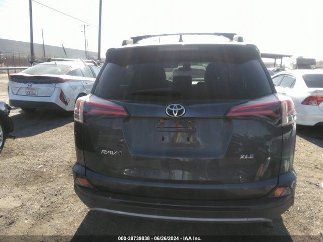 Toyota Rav4 Xle 2018 2T3WFREV3JW516996 Image 16