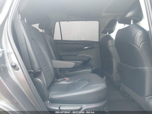 Toyota Highlander Xle 2022 5TDGZRAH4NS556412 Image 8