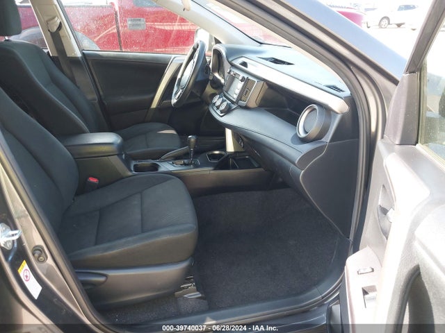 Toyota RAV4 LE 2018 JTMBFREV8JJ245480 Image 5