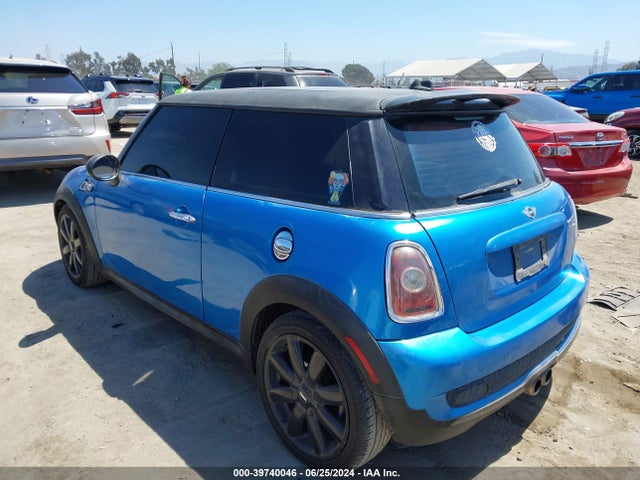 2010 MINI COOPER S WMWMF7C59ATZ72189 Photo 2