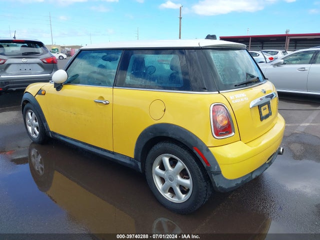 2009 MINI COOPER WMWMF33579TW73918 Photo 2