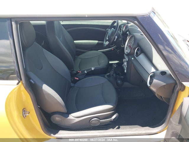 2009 MINI COOPER WMWMF33579TW73918 Photo 4