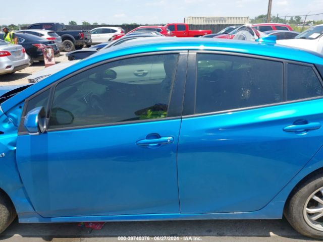 JTDKAMFUXN3162246 Toyota Prius L