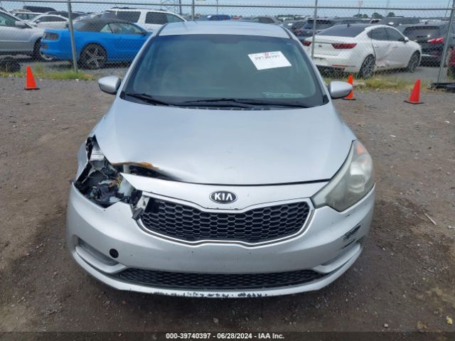 KNAFX4A68G5460582 KIA FORTE LX