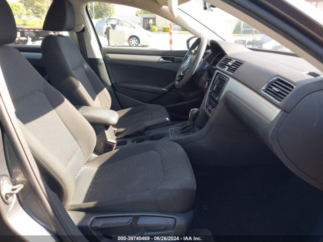 1VWAA7A3XJC043227 Volkswagen Passat 2.0t R-line/2.0t S