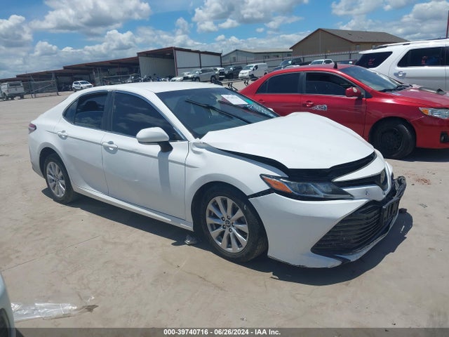 Toyota CAMRY LE 2018 4T1B11HK0JU536034 главное изображение