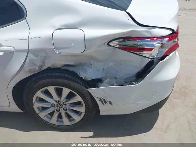 Toyota CAMRY LE 2018 4T1B11HK0JU536034 Image 17