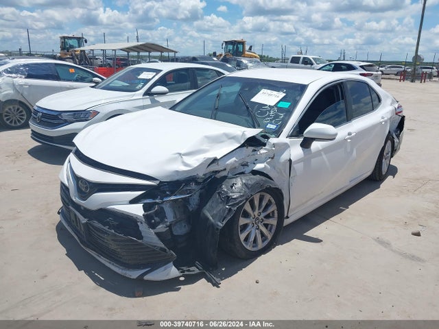 Toyota CAMRY LE 2018 4T1B11HK0JU536034 Image 2