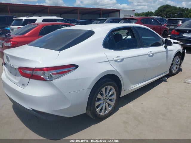 Toyota CAMRY LE 2018 4T1B11HK0JU536034 Image 4