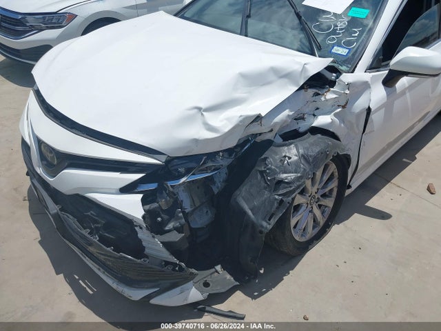 Toyota CAMRY LE 2018 4T1B11HK0JU536034 Image 6