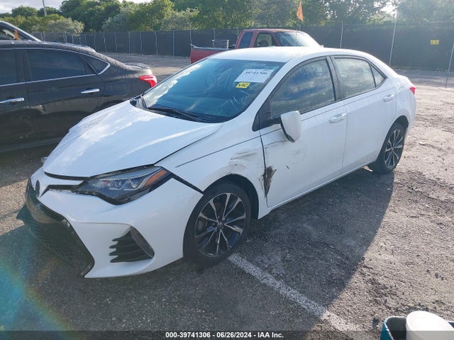 Toyota COROLLA SE 2018 5YFBURHE8JP807617 Image 2