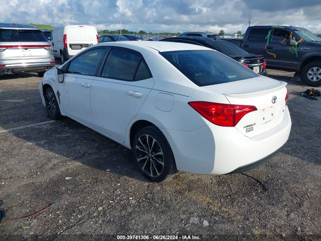 Toyota COROLLA SE 2018 5YFBURHE8JP807617 Image 3