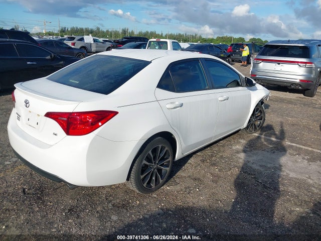 Toyota COROLLA SE 2018 5YFBURHE8JP807617 Image 4