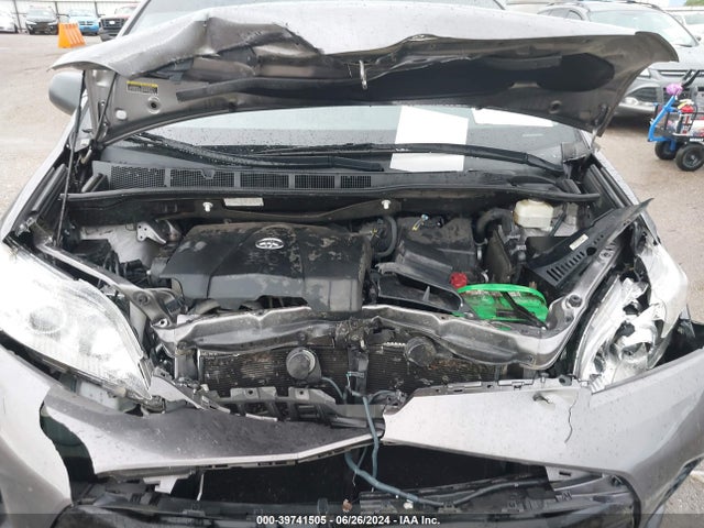 Toyota Sienna L 7 Passenger 2018 5TDZZ3DC6JS952339 Image 10