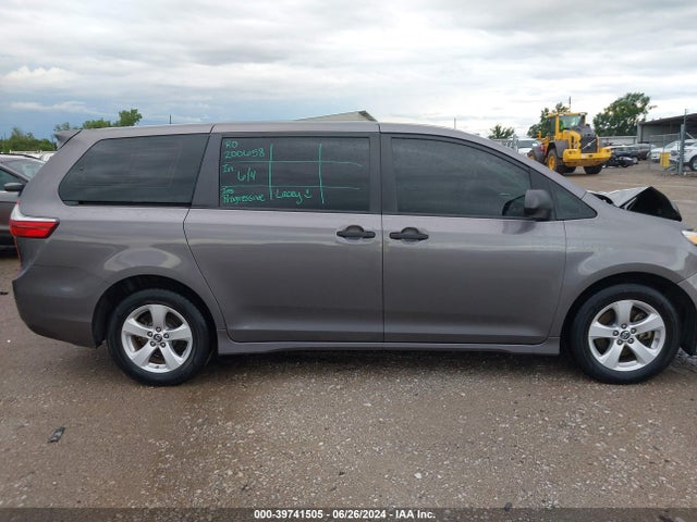 Toyota Sienna L 7 Passenger 2018 5TDZZ3DC6JS952339 Image 13