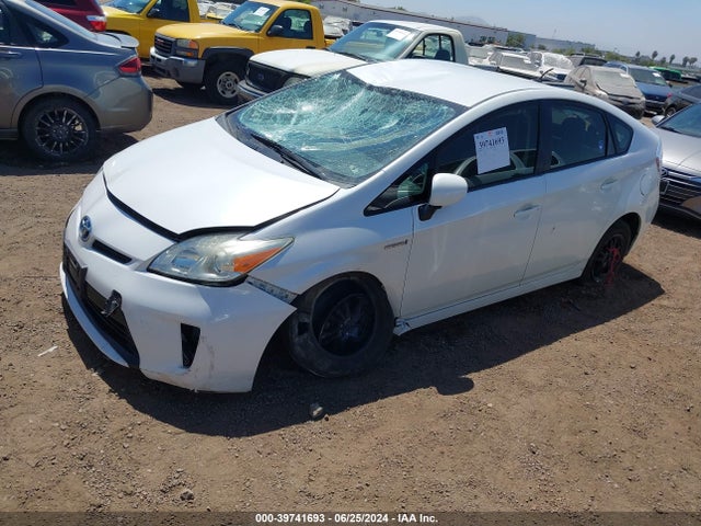 Toyota Prius Three 2014 JTDKN3DU9E1782941 Image 2