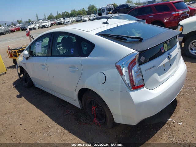 Toyota Prius Three 2014 JTDKN3DU9E1782941 Image 3
