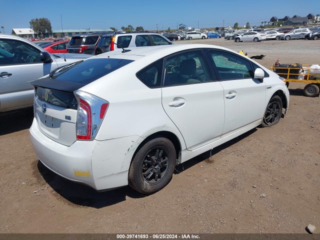 Toyota Prius Three 2014 JTDKN3DU9E1782941 Image 4