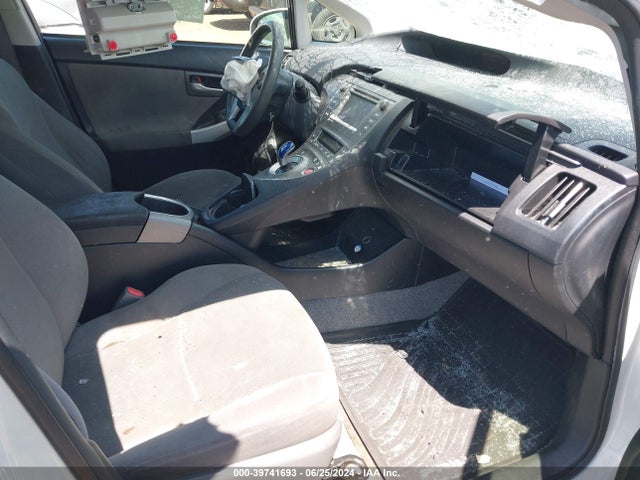 Toyota Prius Three 2014 JTDKN3DU9E1782941 Image 5