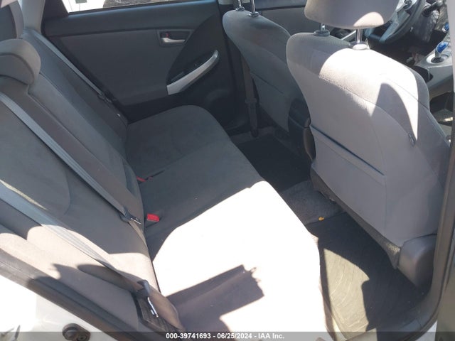 Toyota Prius Three 2014 JTDKN3DU9E1782941 Image 8