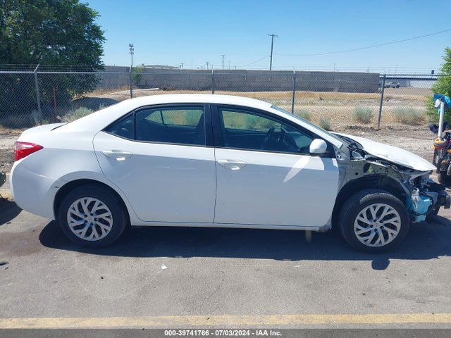 Toyota COROLLA LE 2018 2T1BURHE9JC057791 Image 14
