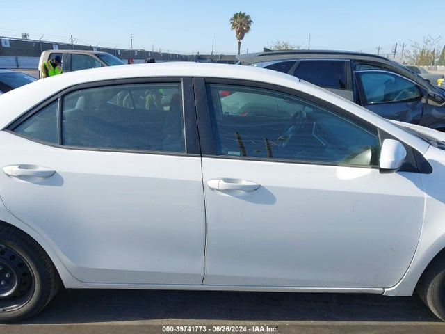 Toyota COROLLA LE 2018 5YFBURHE8JP841850 Image 13