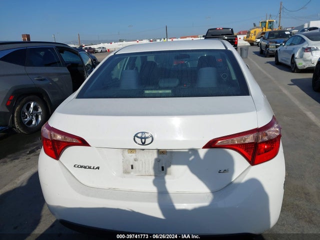 Toyota COROLLA LE 2018 5YFBURHE8JP841850 Image 16