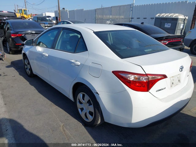Toyota COROLLA LE 2018 5YFBURHE8JP841850 Image 3