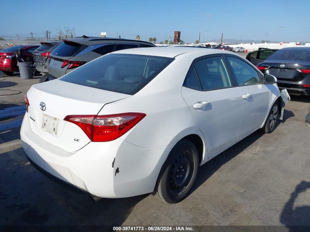 Toyota COROLLA LE 2018 5YFBURHE8JP841850 Image 4