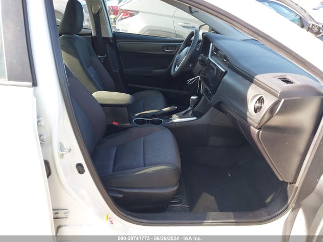 Toyota COROLLA LE 2018 5YFBURHE8JP841850 Image 5