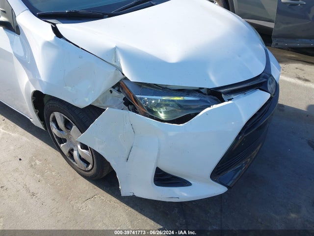 Toyota COROLLA LE 2018 5YFBURHE8JP841850 Image 6
