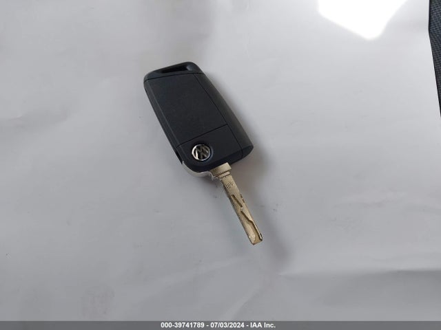 3VV1B7AX3JM010430 Volkswagen Tiguan 2.0t S