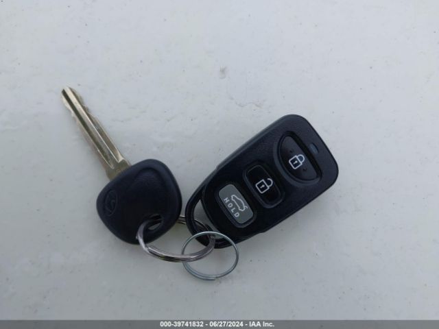 KMHD84LF5HU273503 Hyundai ELANTRA SE