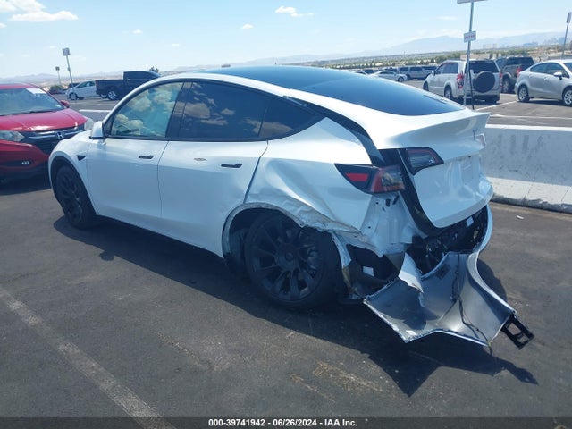 2021 TESLA MODEL Y 5YJYGDEEXMF186521 Photo 2