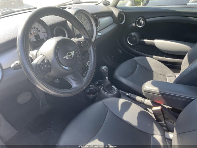2011 MINI COOPER WMWZF3C51BTY00948 Photo 4