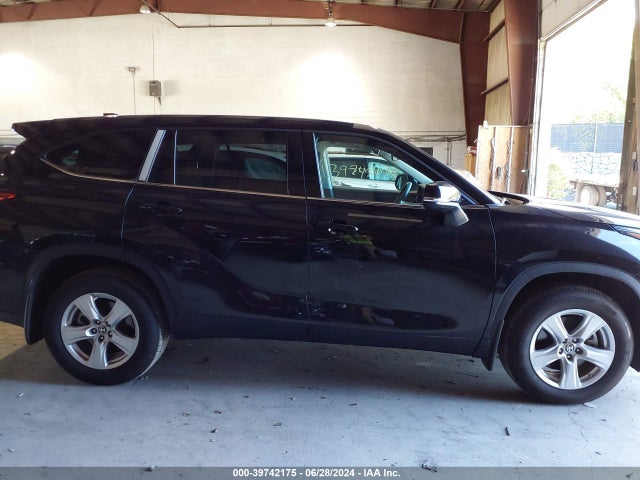 Toyota Highlander Le 2022 5TDBZRBH0NS572356 Image 13