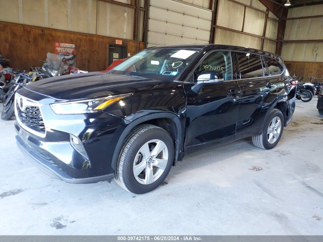Toyota Highlander Le 2022 5TDBZRBH0NS572356 Image 2