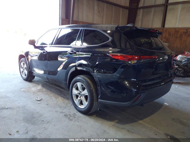 Toyota Highlander Le 2022 5TDBZRBH0NS572356 Image 3