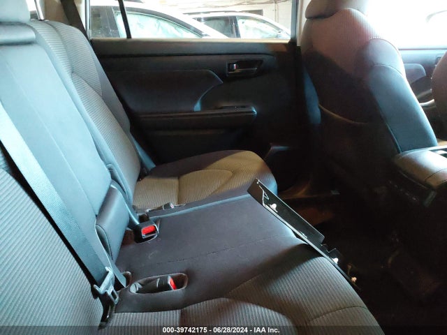Toyota Highlander Le 2022 5TDBZRBH0NS572356 Image 8