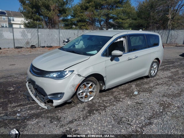 2C4RC1BG8HR796013 Chrysler Pacifica Touring Plus