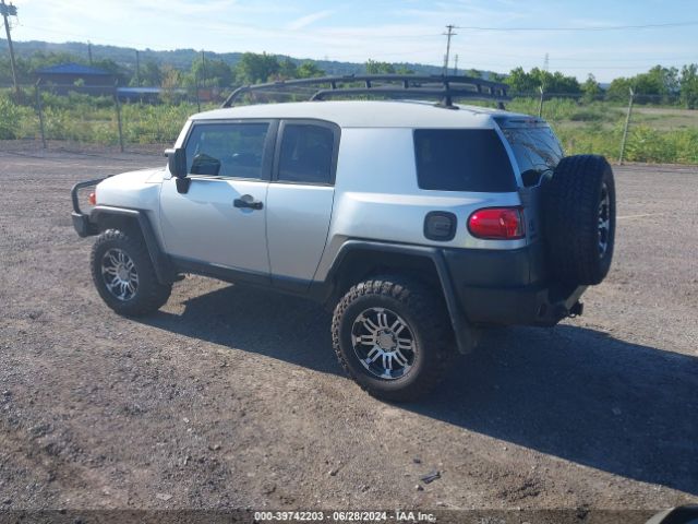 2007 TOYOTA FJ CRUISER JTEBU11F870044887 Photo 2