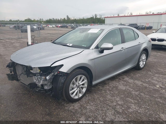 Toyota CAMRY LE 2024 4T1C11AK8RU867017 Image 2